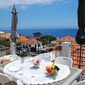 Maison d'hôtes Vila Rosa - Renovated House Overlooking The Sea, Funchal (Madeira)